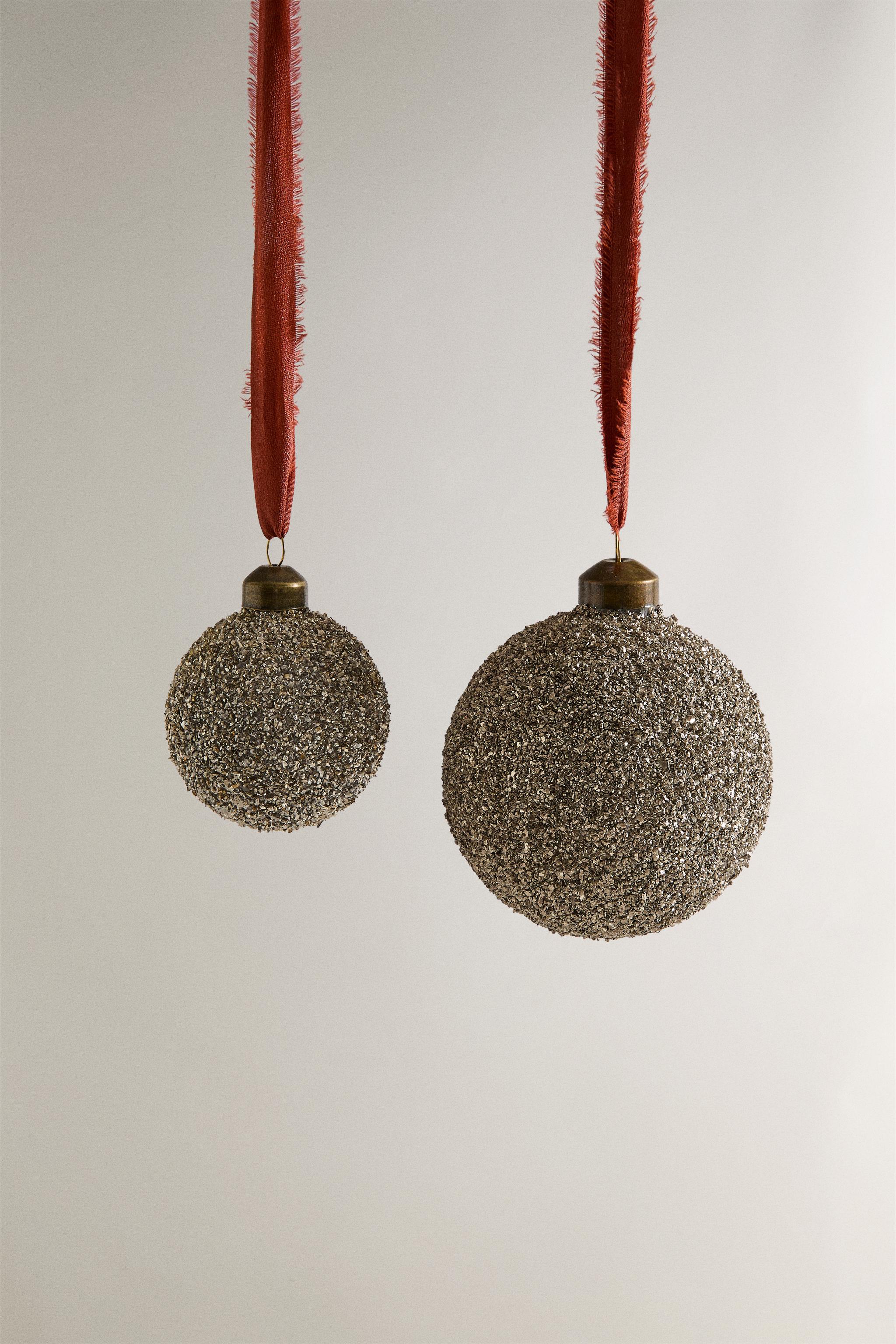 GLITTERY BALL CHRISTMAS TREE ORNAMENT