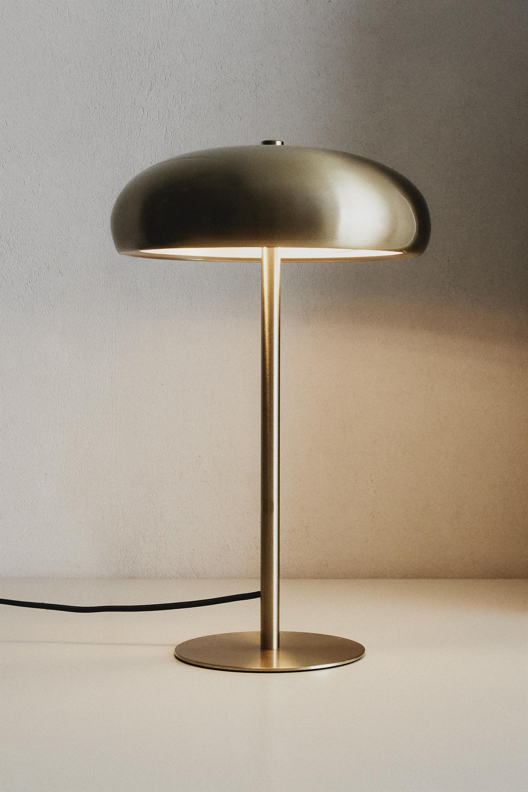 LARGE MONOCHROME TABLE LAMP