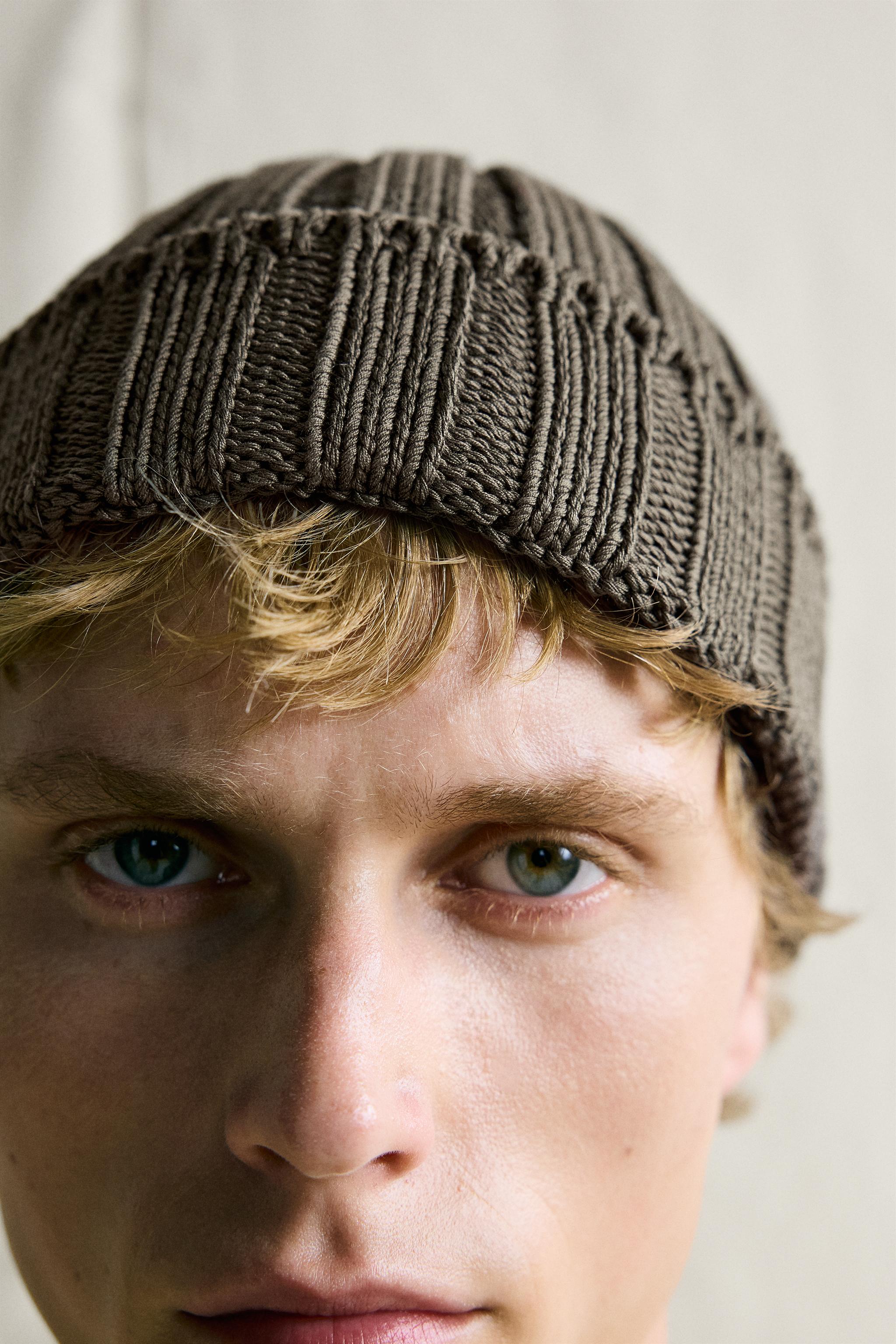 BONNET EN MAILLE CANNELÉE