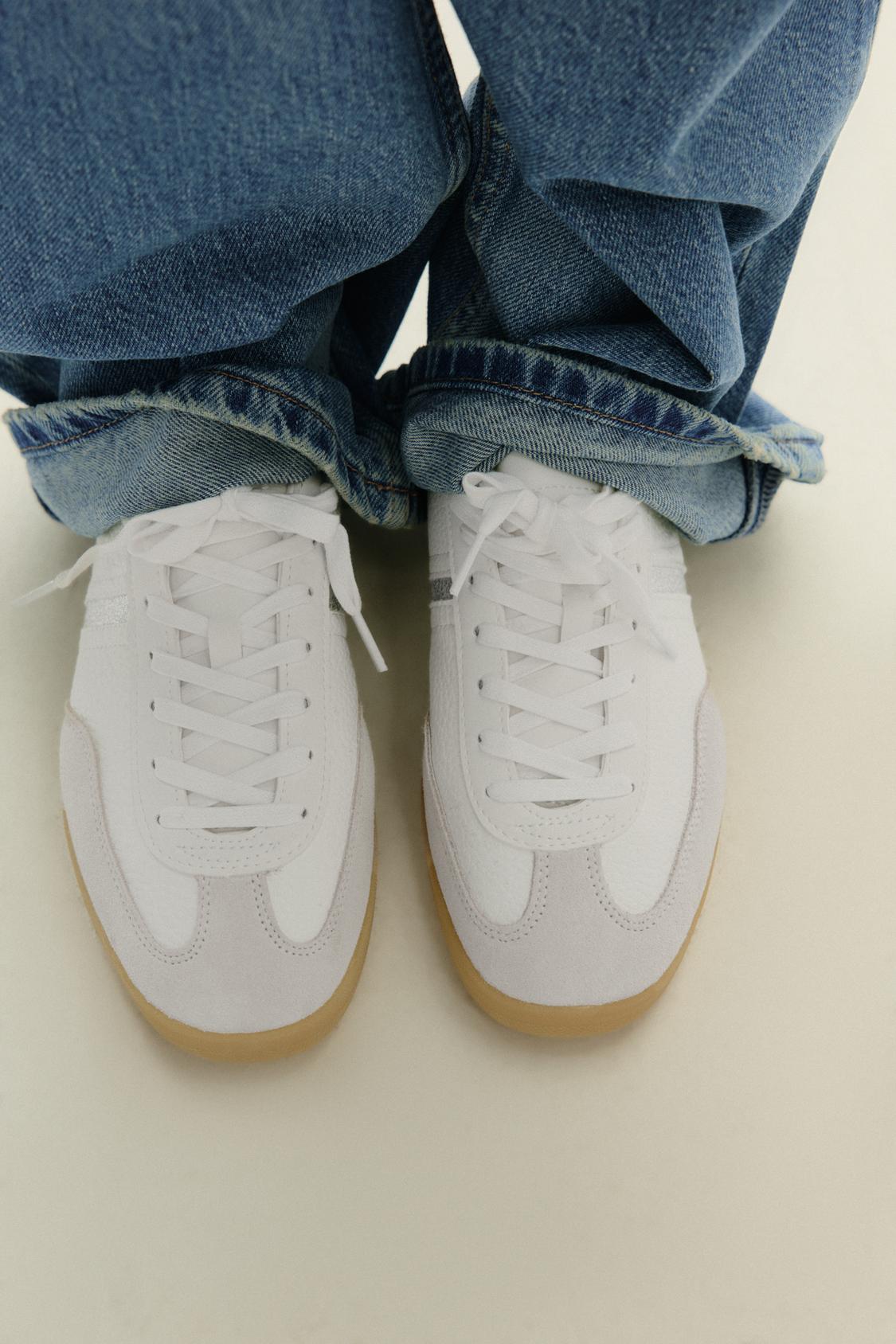 ATHLETIC SHOES