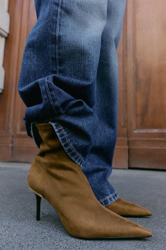 BOTTINES TALONS DÉTAIL MÉTALLIQUE - Gris taupe de Zara - Image 2