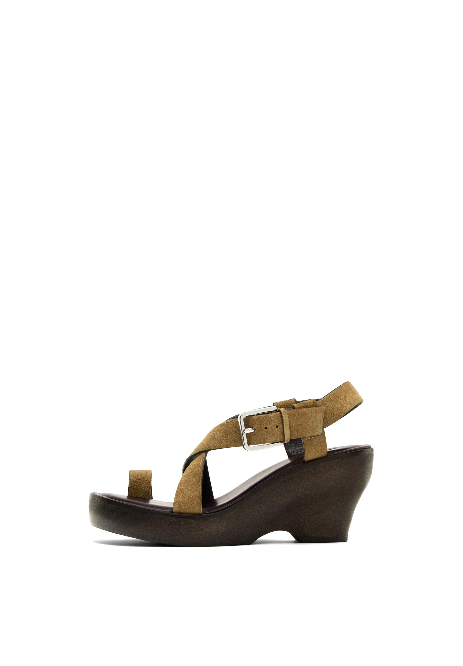Sandals with wooden heels — taupe brown