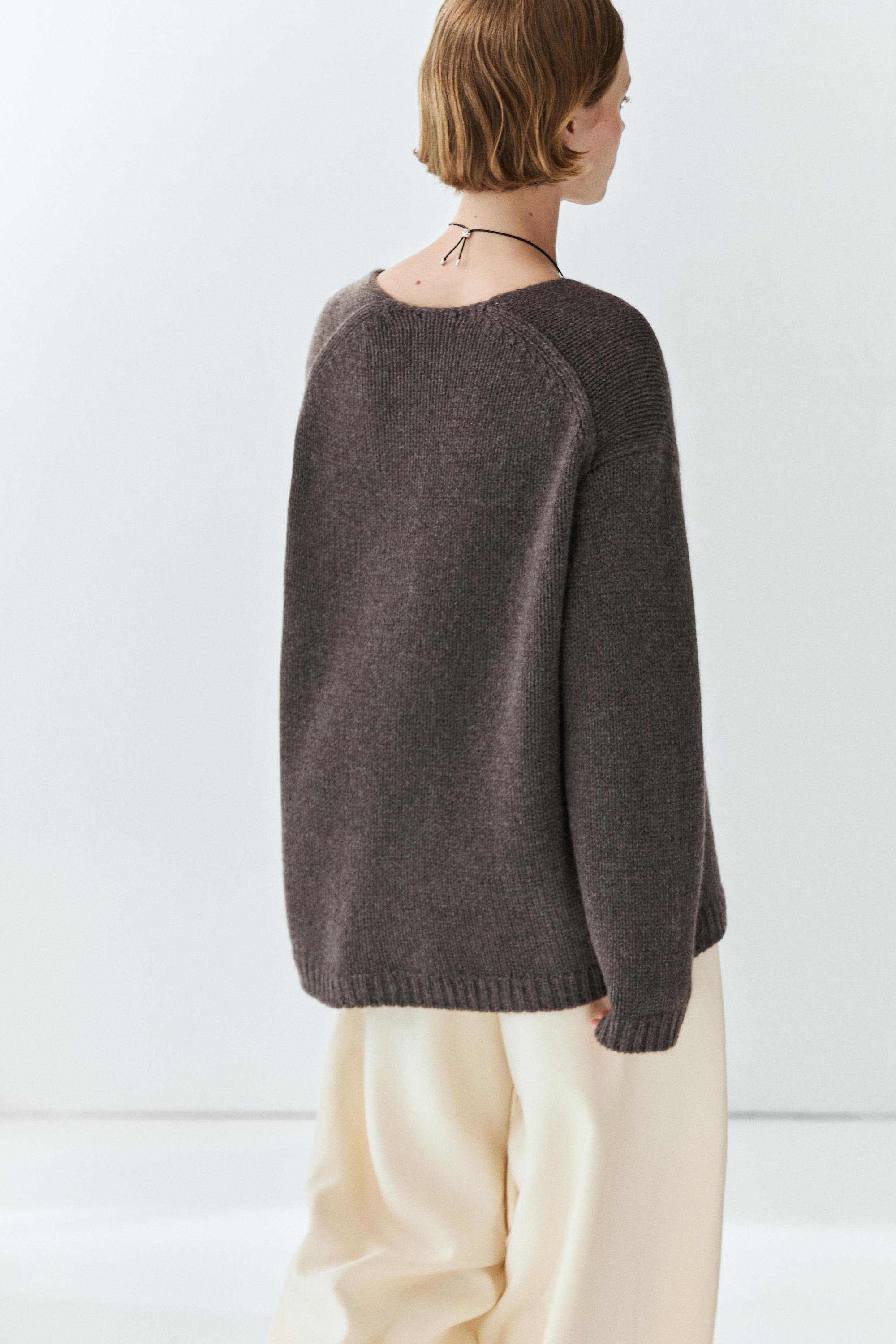 100% cashmere V-neck sweater