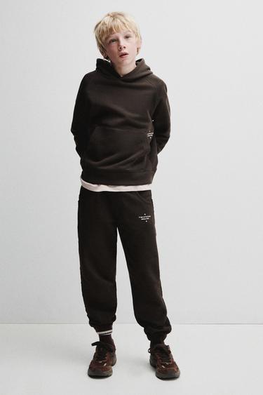 מכנסי טרנינג משולבים מבד פליס - חום של Zara