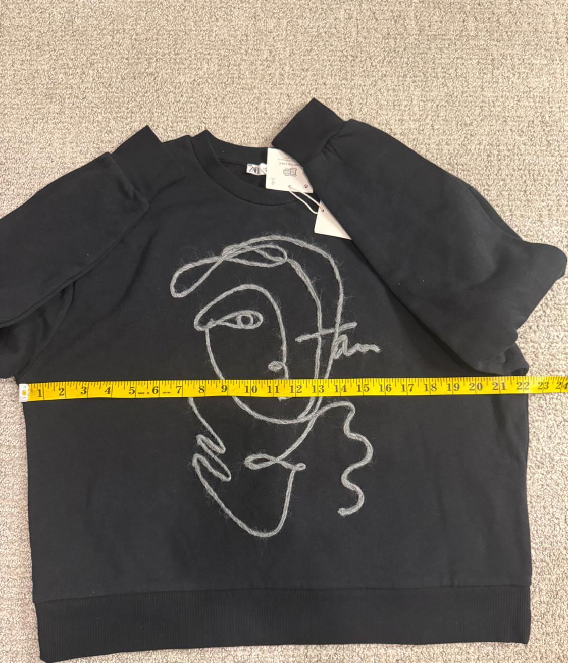 SWEATSHIRT WITH GIRL PRINT - Image 3
