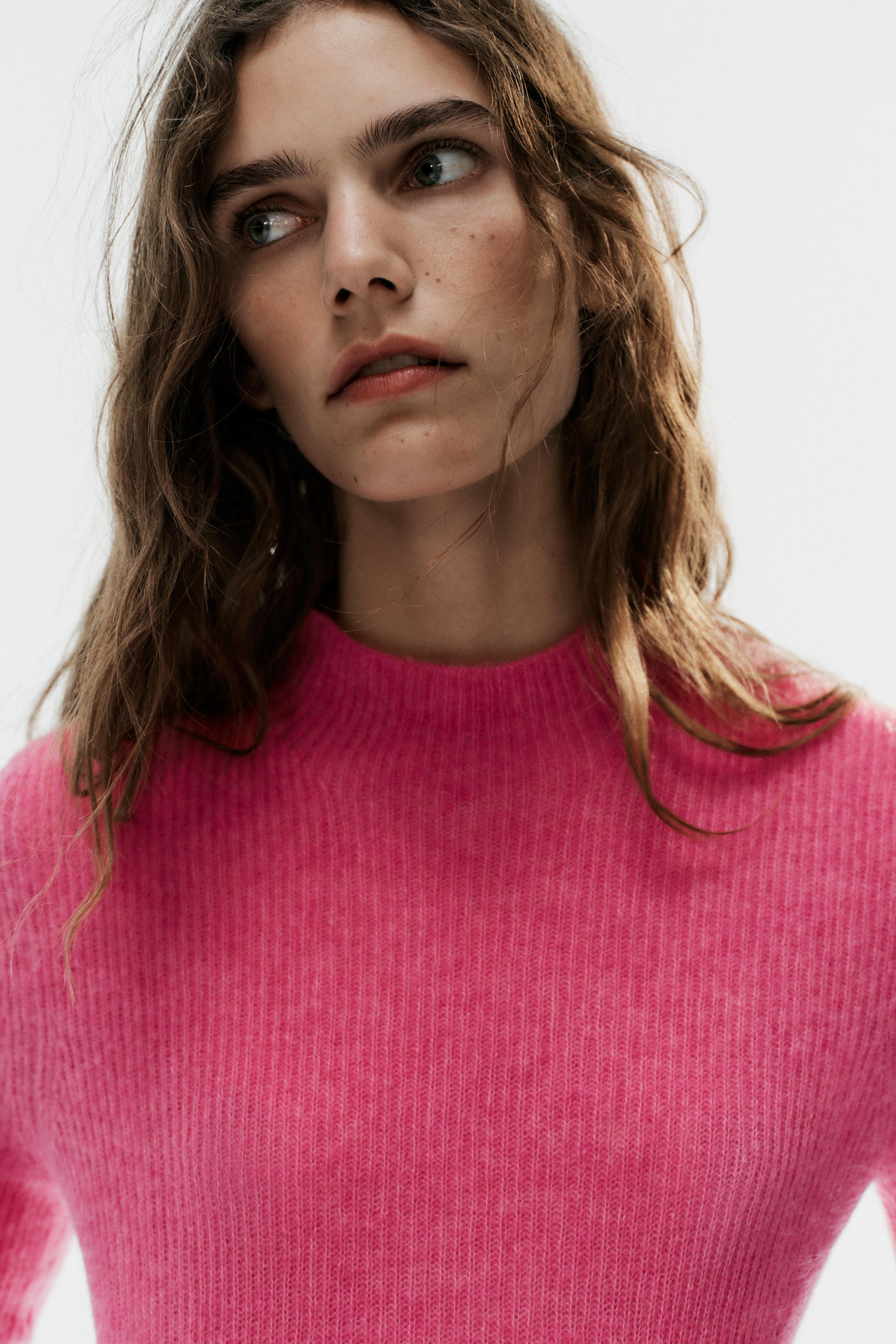 RIBBED KNIT SWEATER