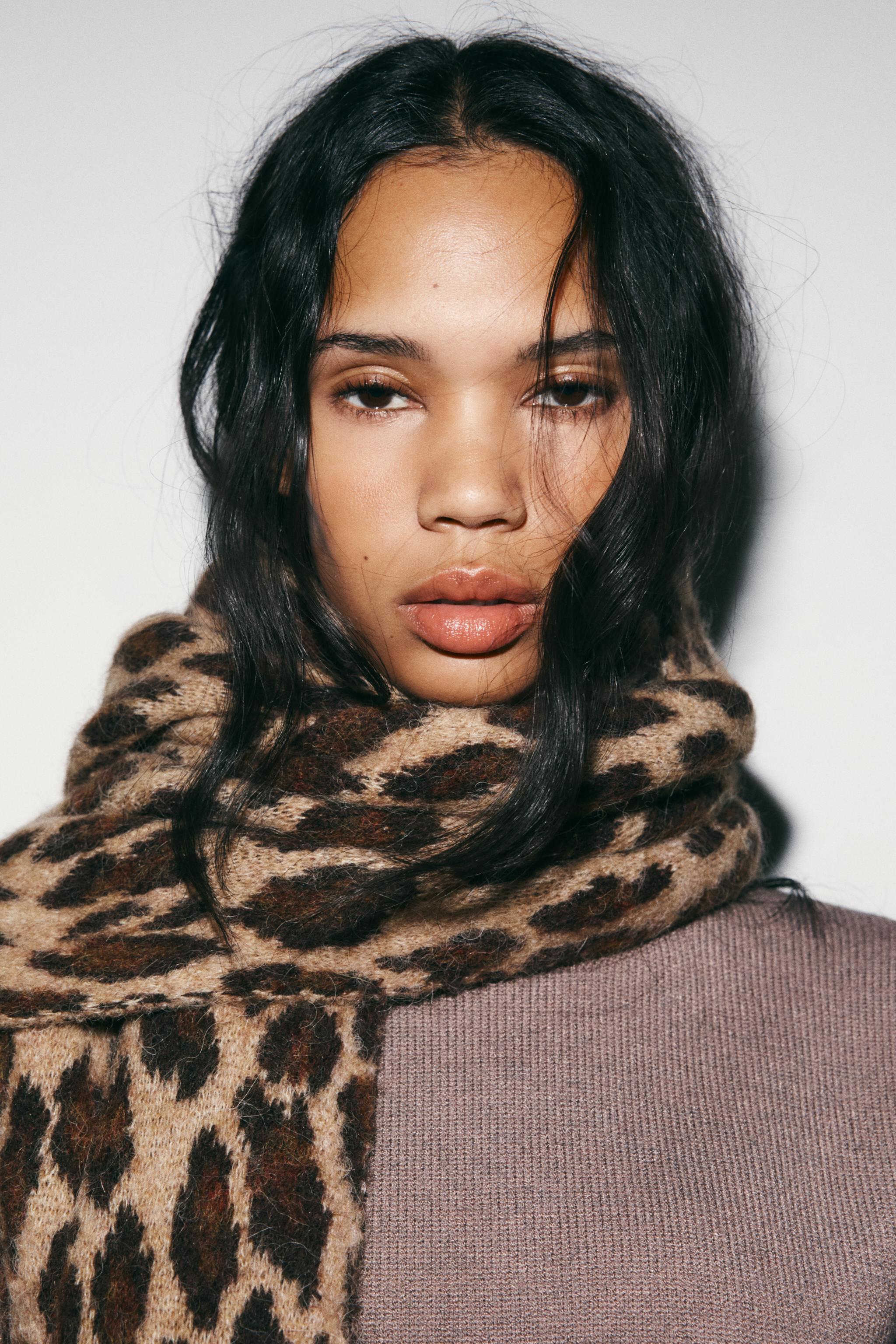 ANIMAL PRINT KNIT SCARF