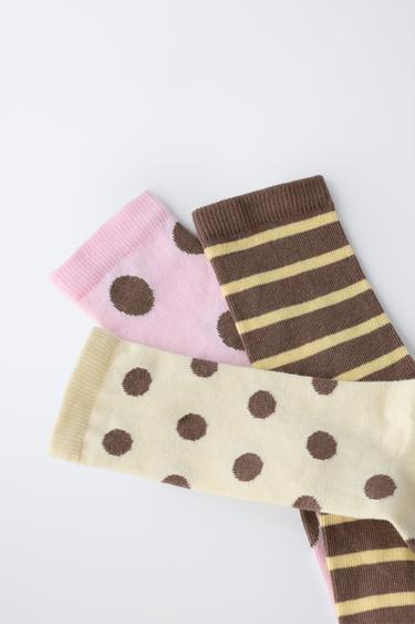 LOT DE TROIS CHAUSSETTES LONGUES À RAYURES ET À POIS - Jaune de Zara - Image 4