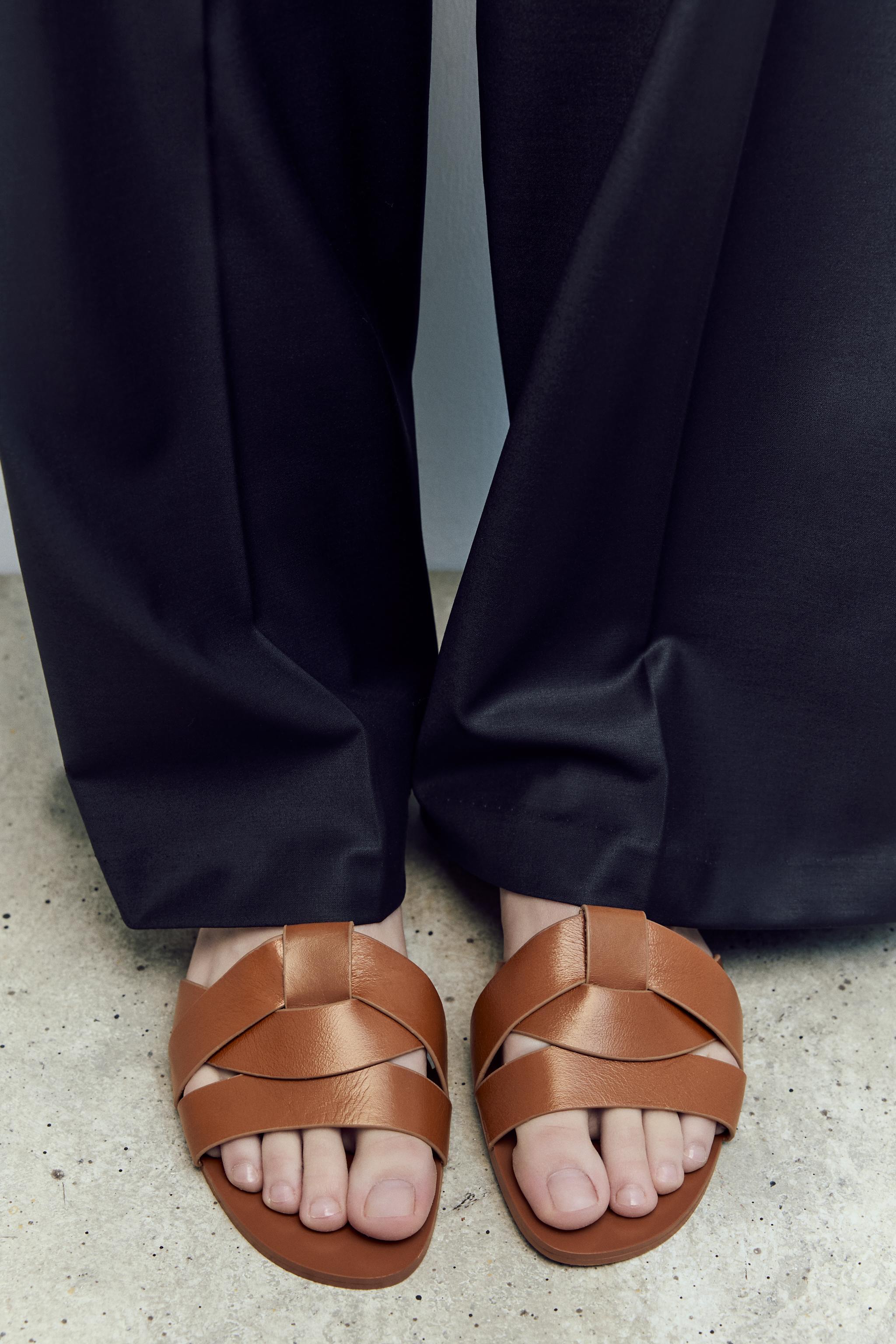 Женские сандалии Zara CROSSED LEATHER FLAT SANDALS — фото 2