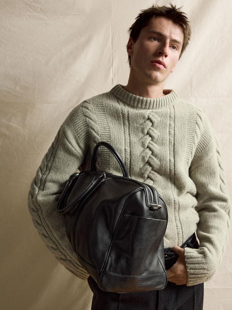 LEATHER TRAVEL BAG — Black
