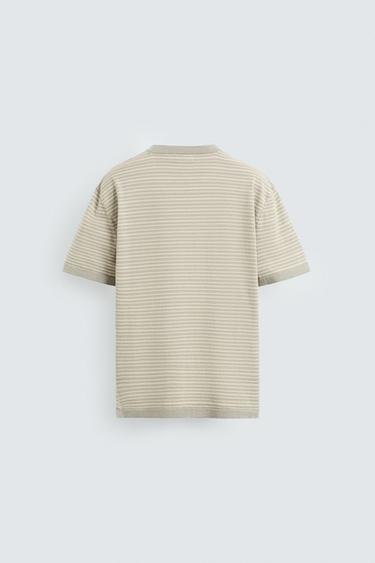 T-SHIRT EN MAILLE COTON ET LIN RAYÉ - Gris / Beige de Zara - Image 6