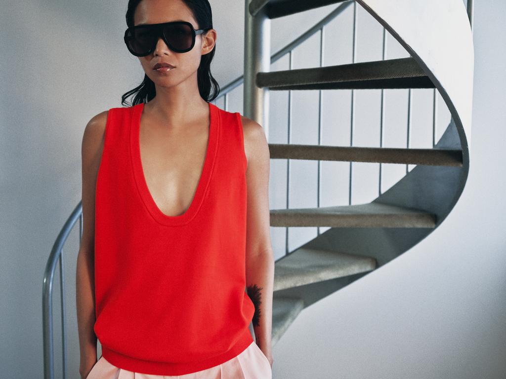 SLEEVELESS KNIT TOP