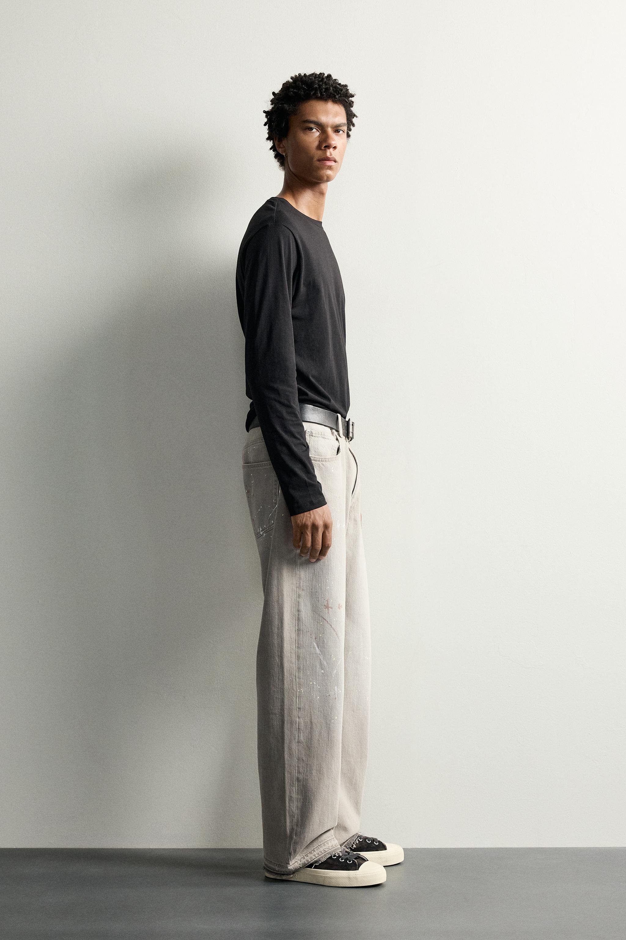 LOOSE-FIT JEANS