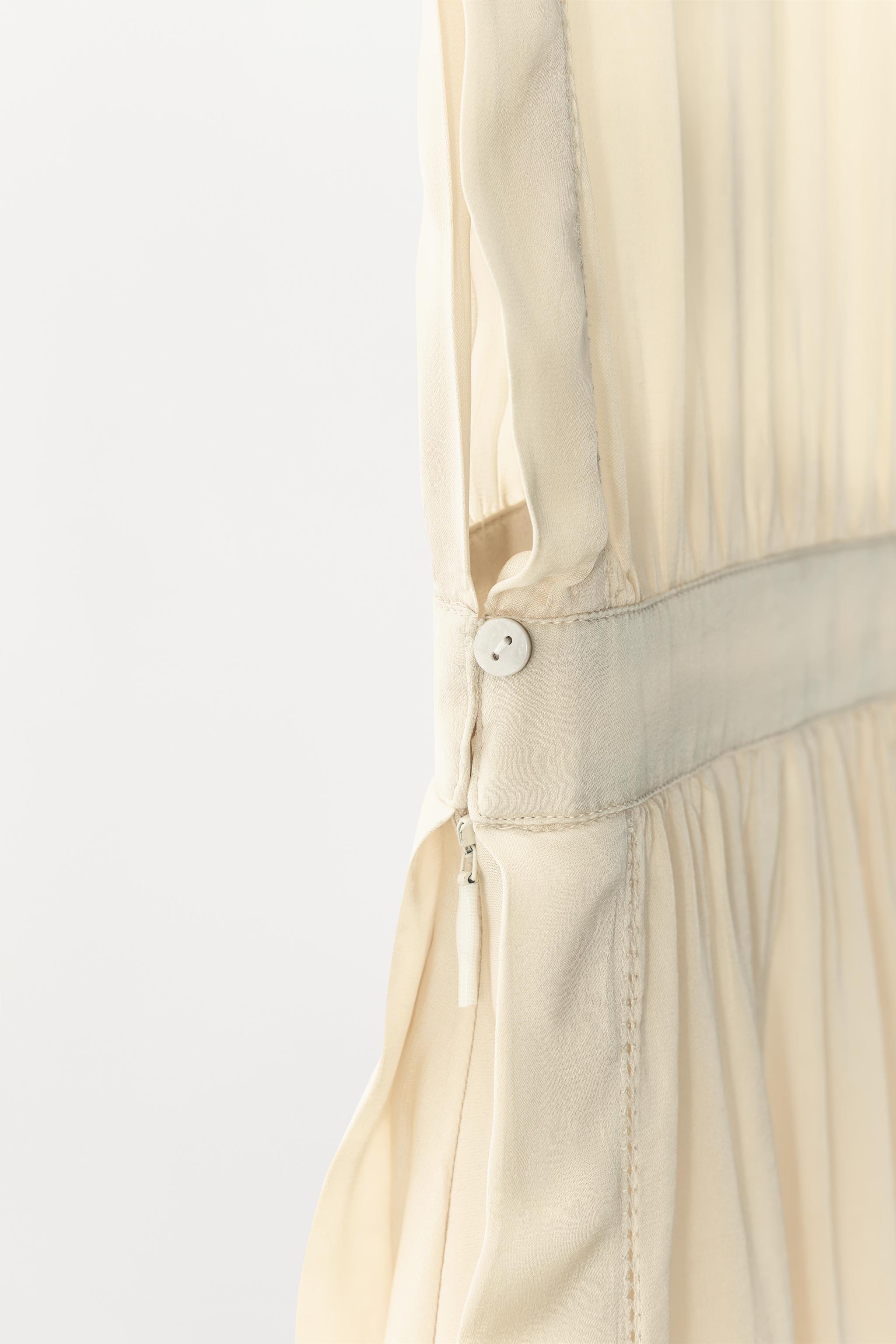 ROBE SATINÉE À FLEURS EN RELIEF