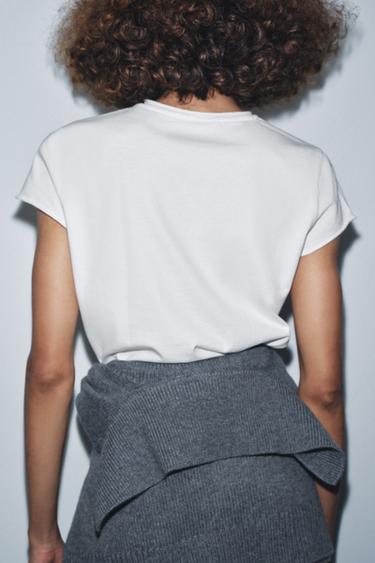 T-SHIRT À INSCRIPTION BRODÉE - Blanc cassé de Zara - Image 2