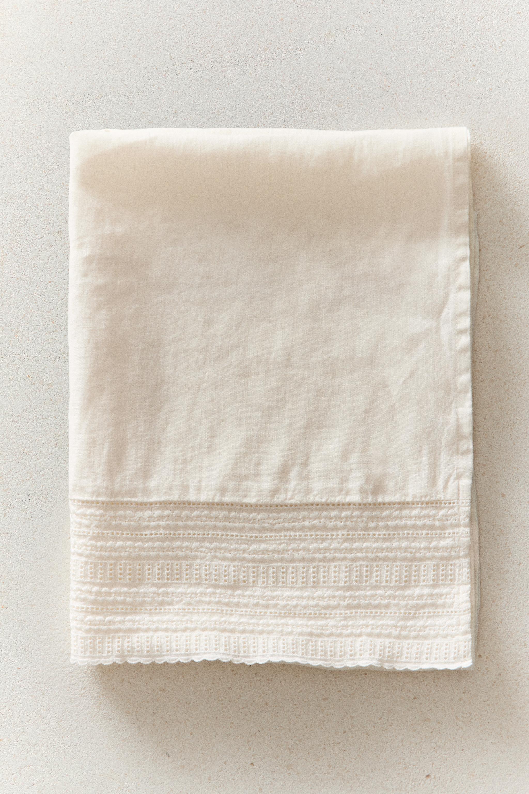EMBROIDERED LINEN BORDER TOWEL — Ivory