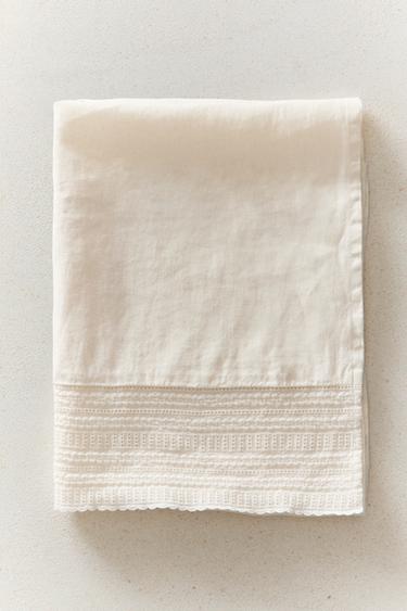 EMBROIDERED LINEN BORDER TOWEL — Ivory 1