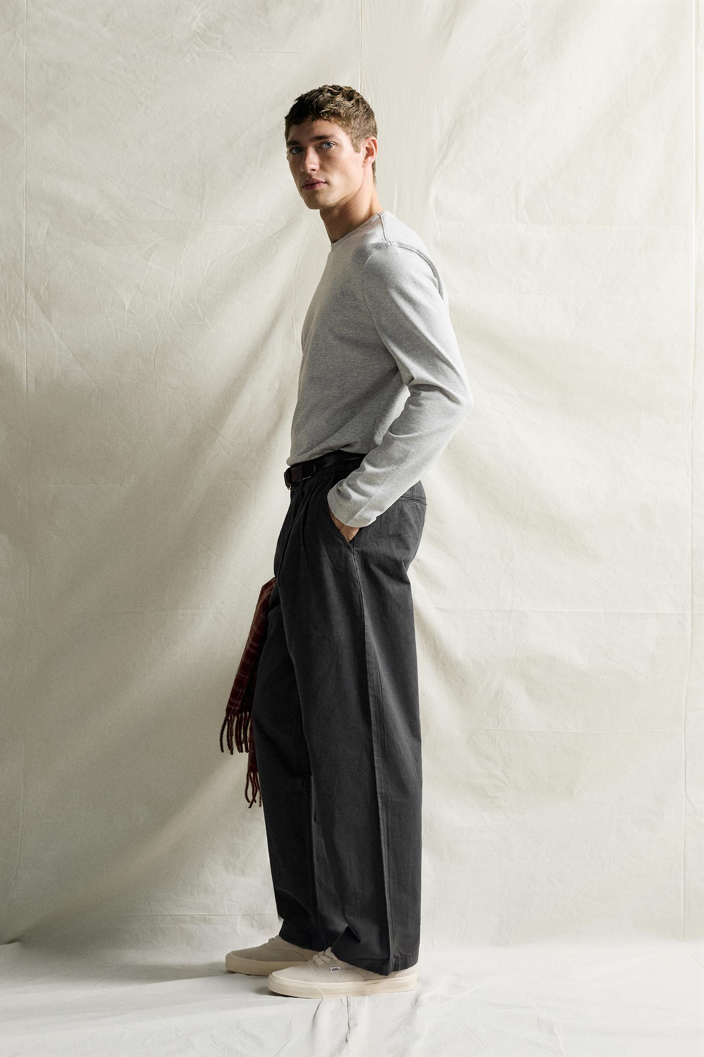 Мужские брюки Zara Regular-Fit Pleated Chino, цвет: Серо-бежевый — фото 4