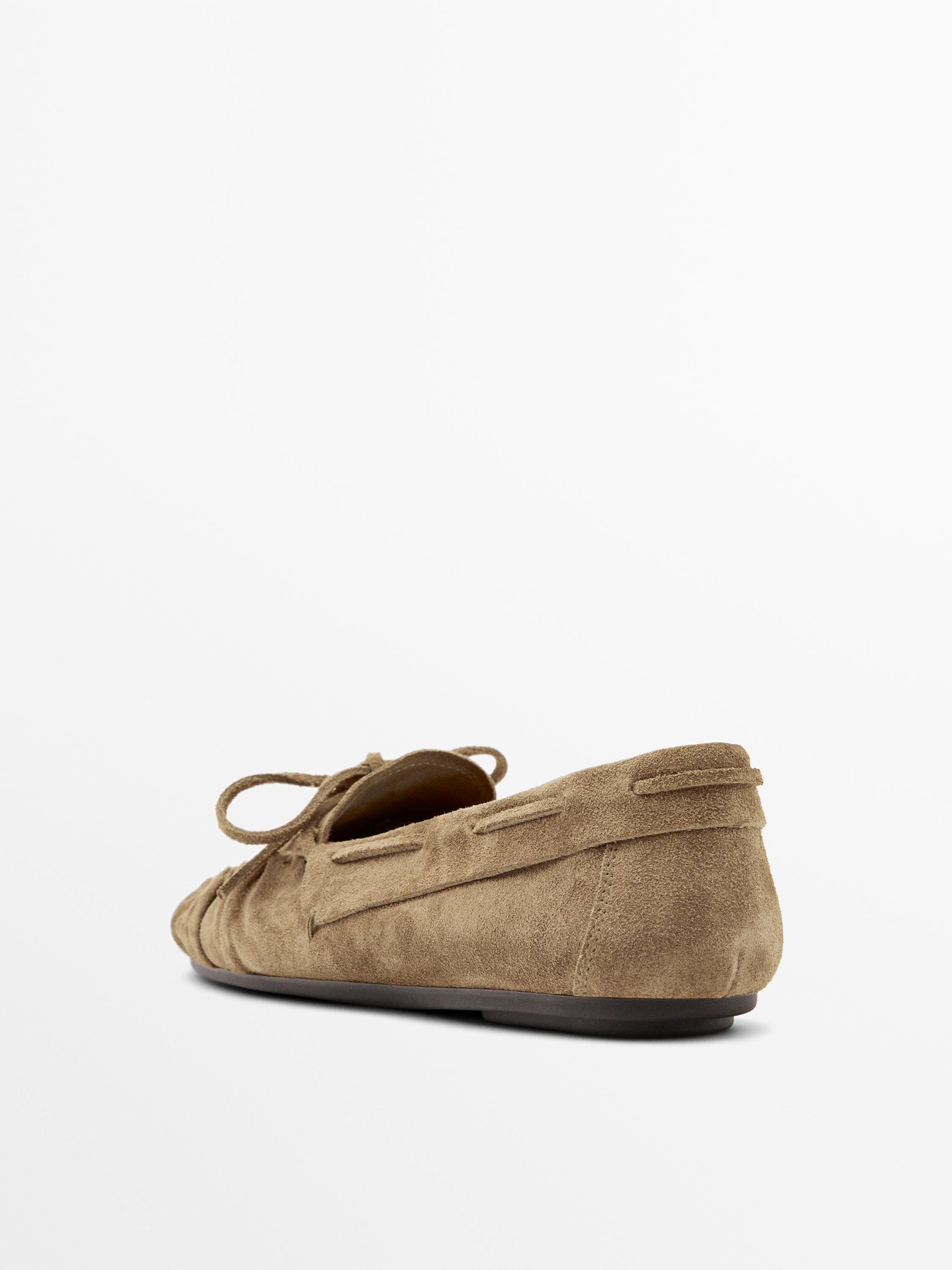 Mocassins en cuir souple froncés