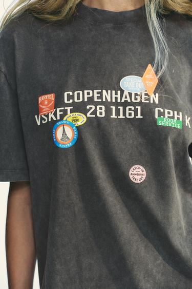 UNNIQQAN EFFEKTLI GULLI YAMOQLI FUTBOLKA - Antratsit kulrang Zara tomonidan