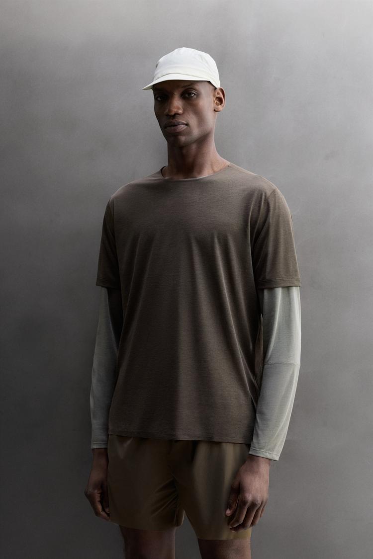 LIGHTWEIGHT STRUCTURED RUNNING T-SHIRT