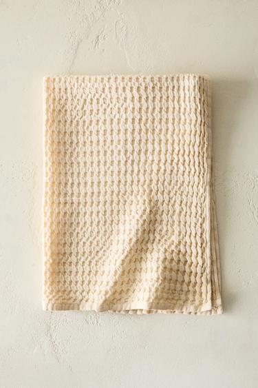 WAFFLE-KNIT COTTON TEA TOWEL X COLLAGERIE - Ecru by Zara