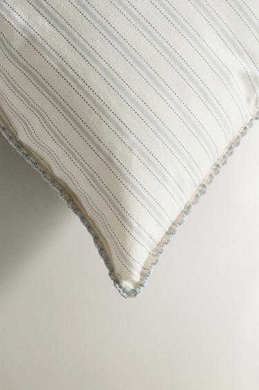 COUSSIN ENFANT RAYURES « BORN IN 2025 » - rayures de Zara - Image 1