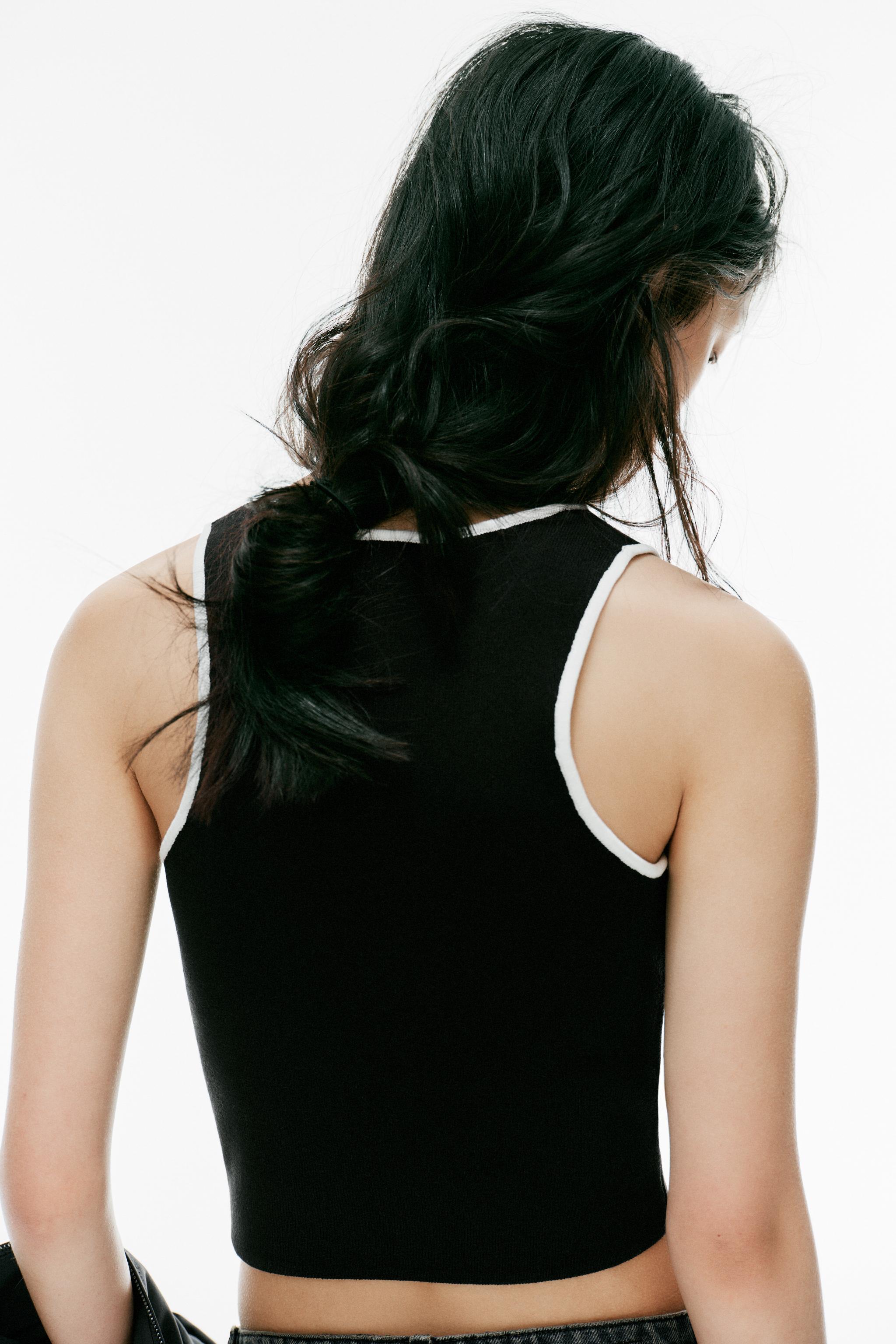 CONTRAST TRIM KNIT TOP