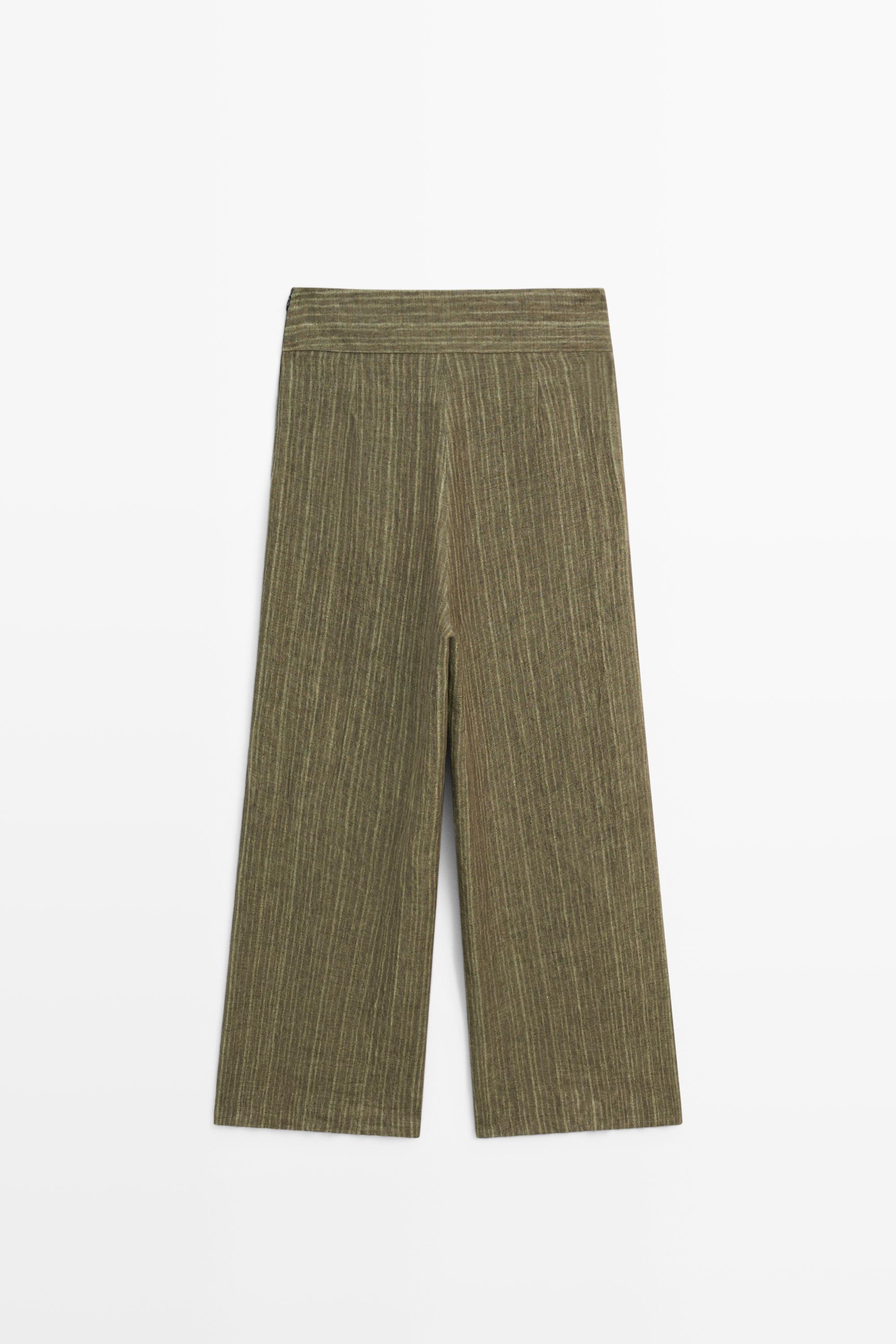 Total look linen trousers with corset belt detail