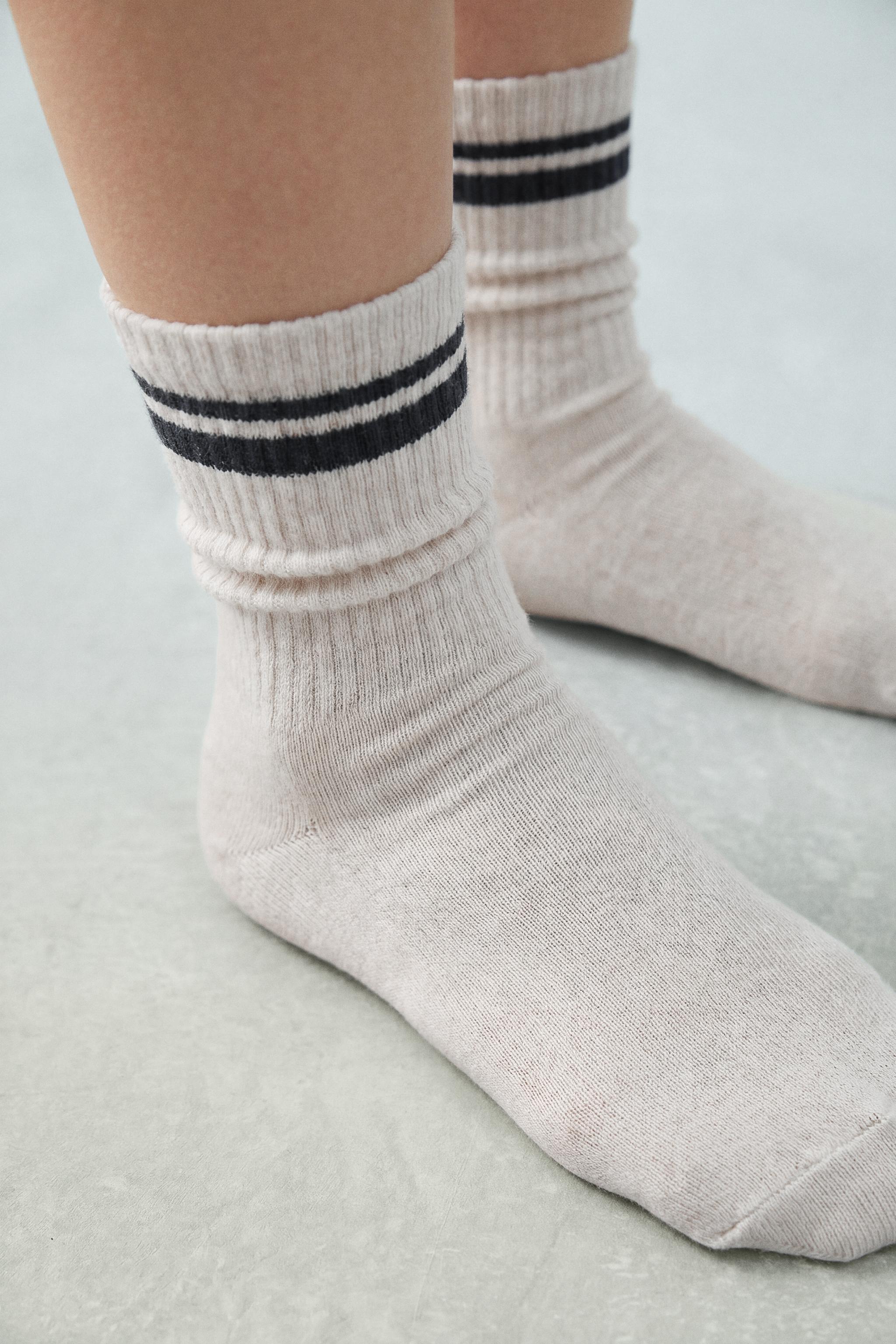 THREE-PACK OF SPORTY STRIPED CREW SOCKS