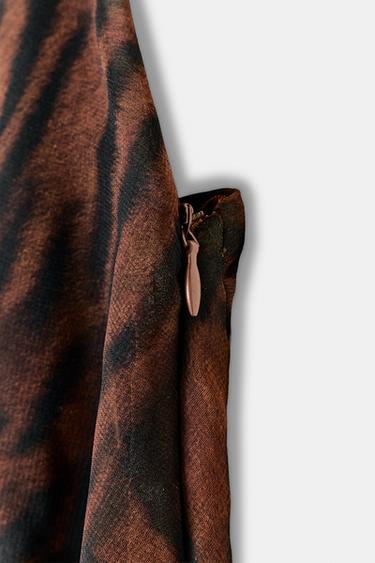 ROBE COURTE CROISÉE À IMPRIMÉ ANIMALIER - Noir / Marron de Zara - Image 5