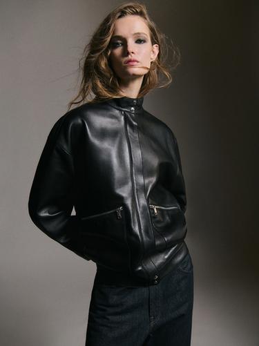 Chaqueta detalle bolsillos piel napa - Negro de Zara