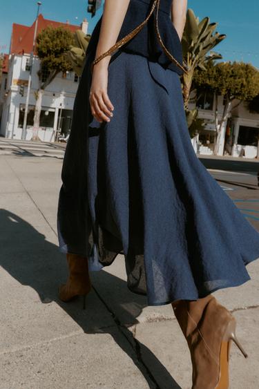 FALDA MIDI CAPA - Azul de Zara