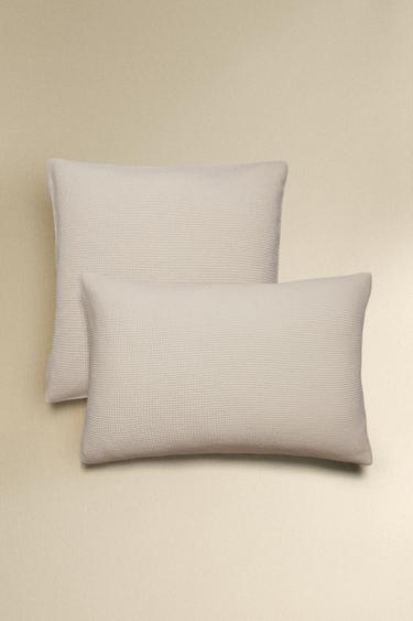 MINI WAFFLE-KNIT COTTON PILLOWCASE - Light grey by Zara