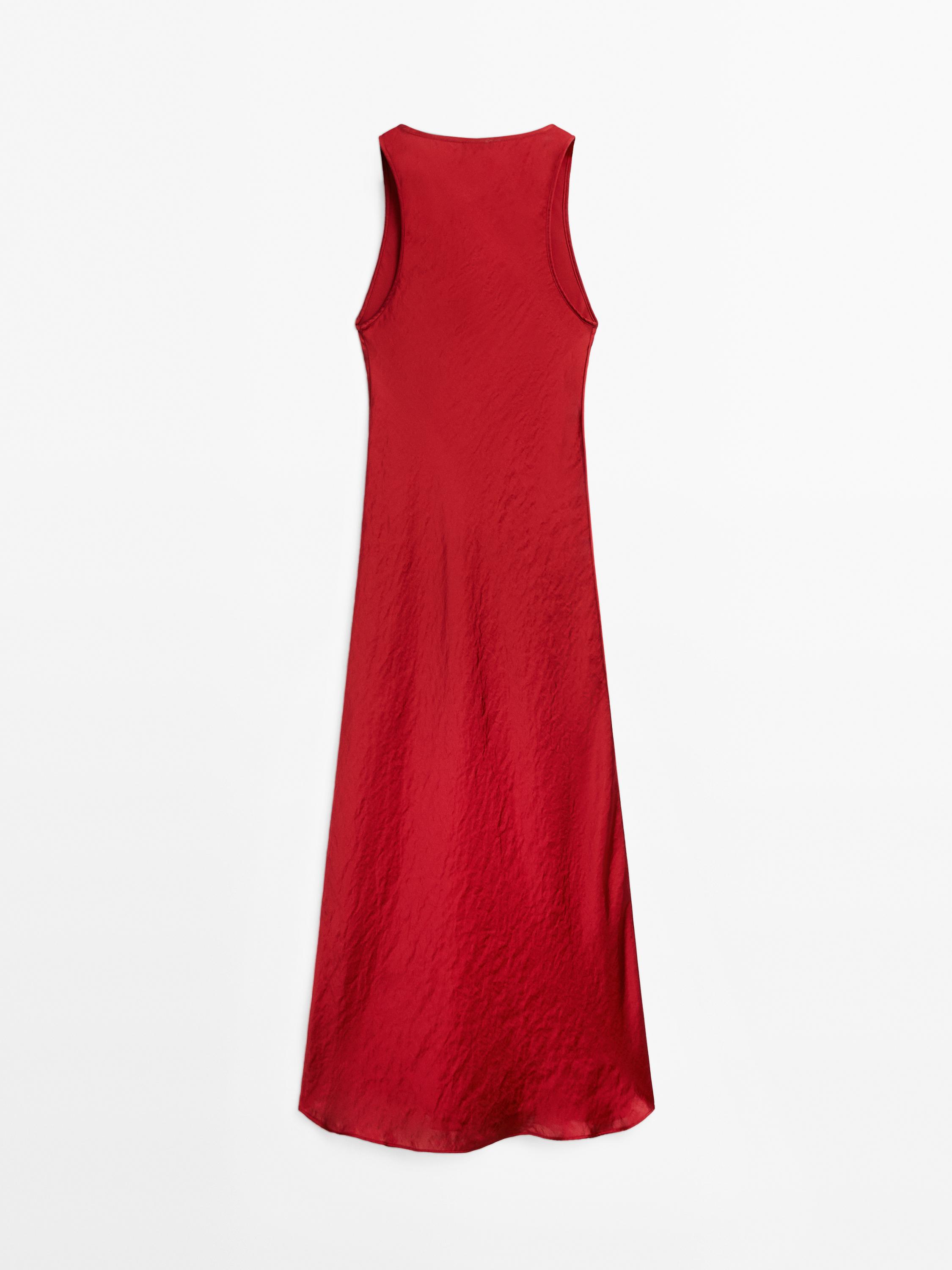 Long satin dress with round neckline