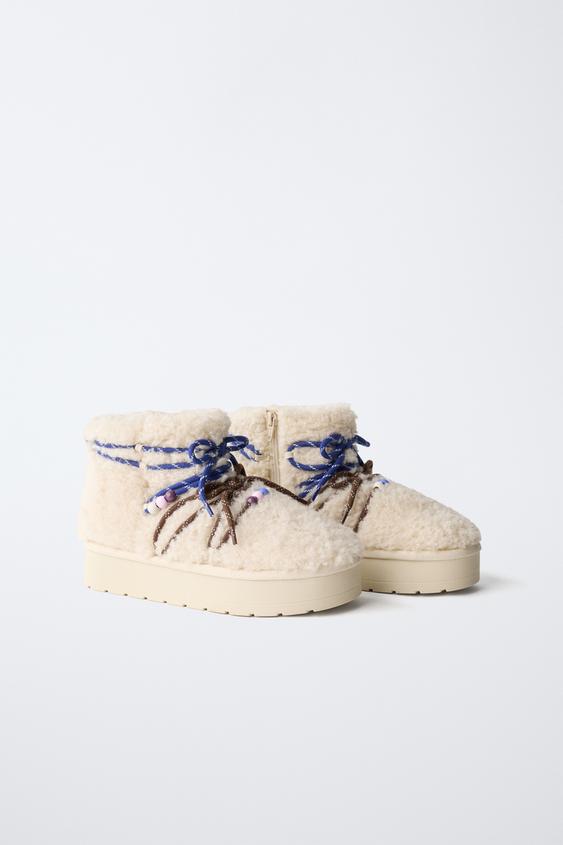 BOTTINES EN PEAU DE MOUTON CHARMS - Blanc écru | ZARA France