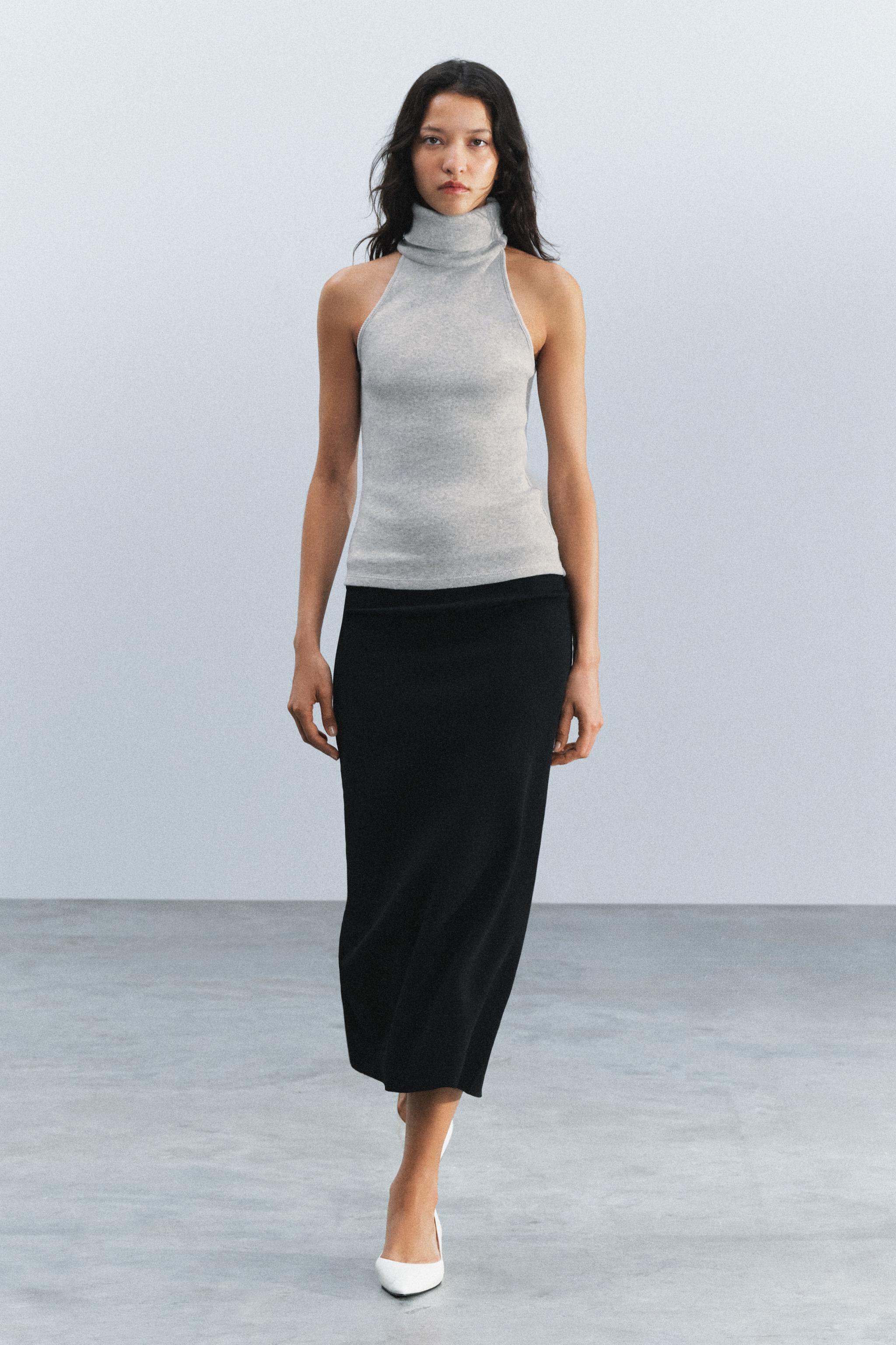 HIGH NECK TOP