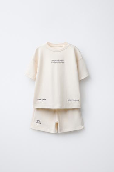 CONJUNTO CAMISETA Y BERMUDA TEXTO - Crudo de Zara