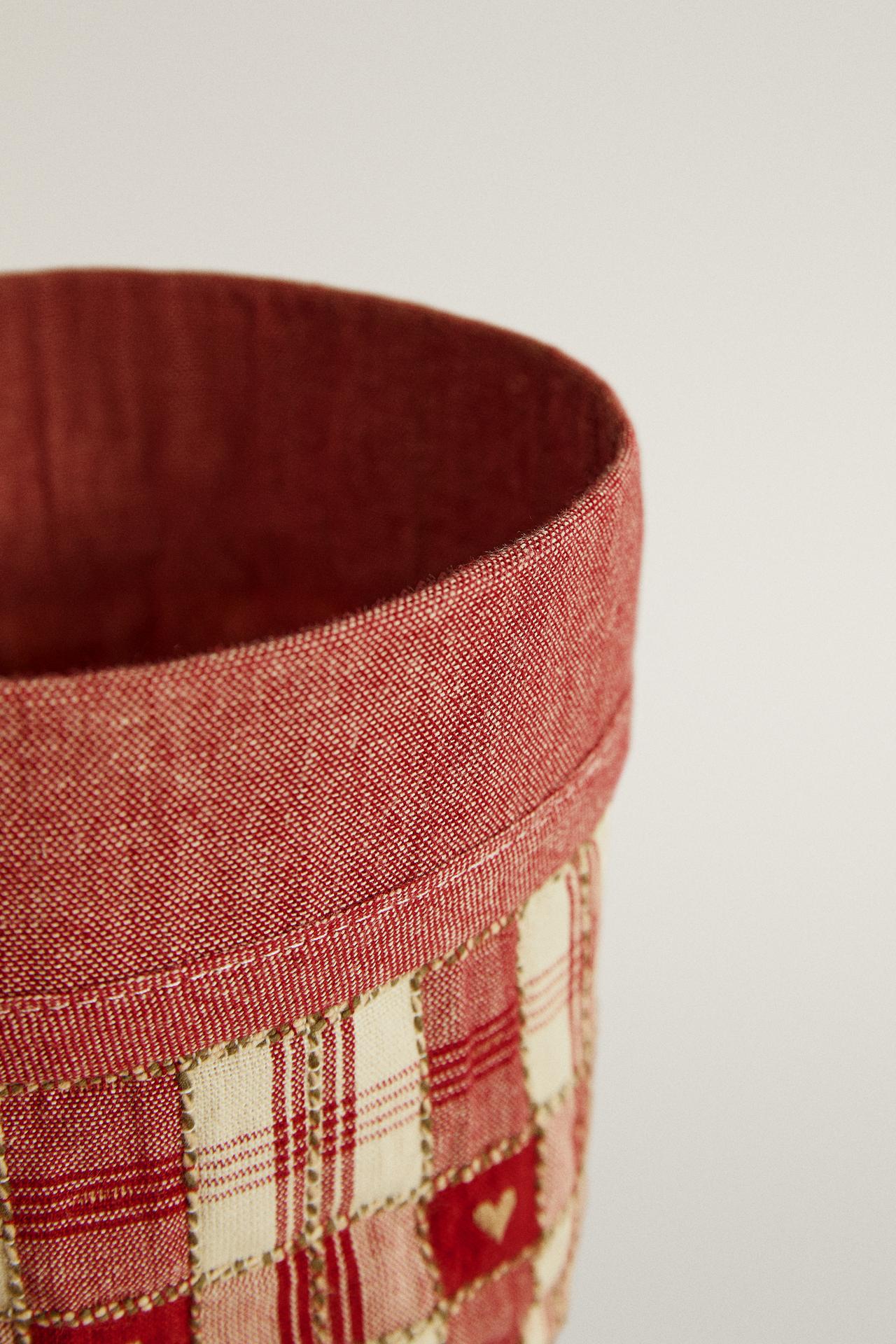 CHRISTMAS CHECK AND HEART BREAD BASKET — Red