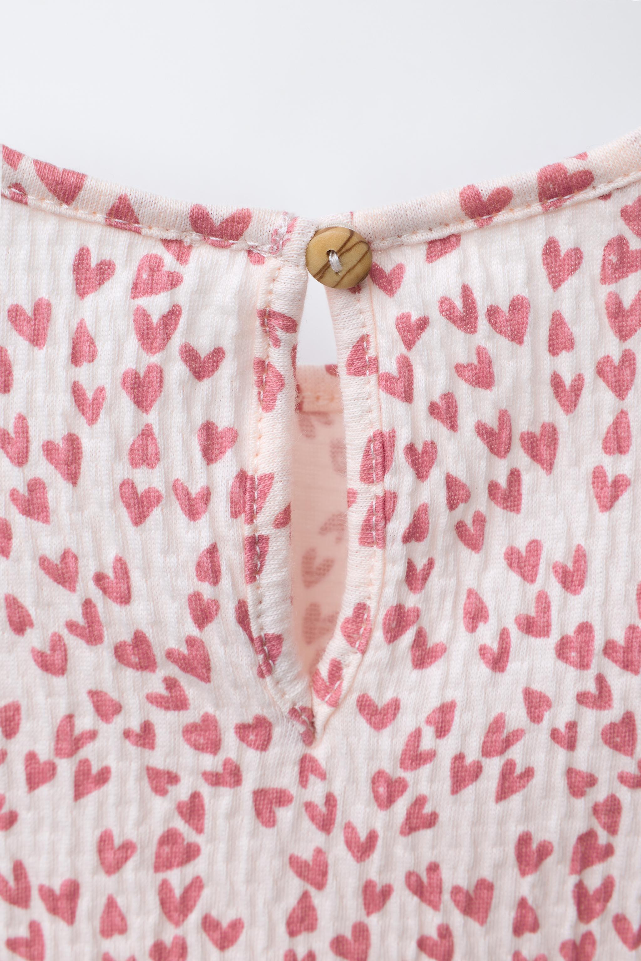 T-SHIRT TEXTURÉ À VOLANTS ET CŒURS