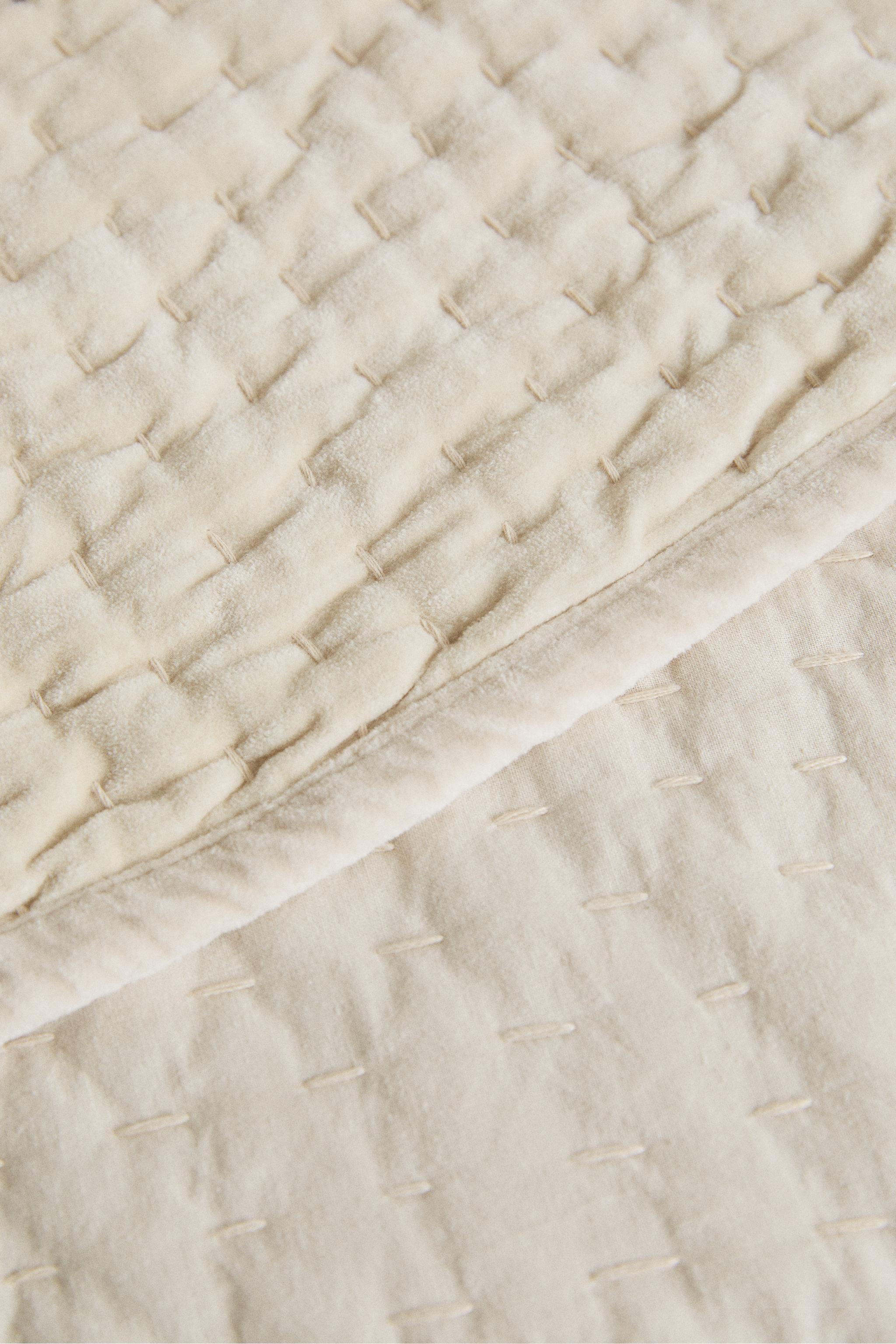 FADED VELVET QUILT