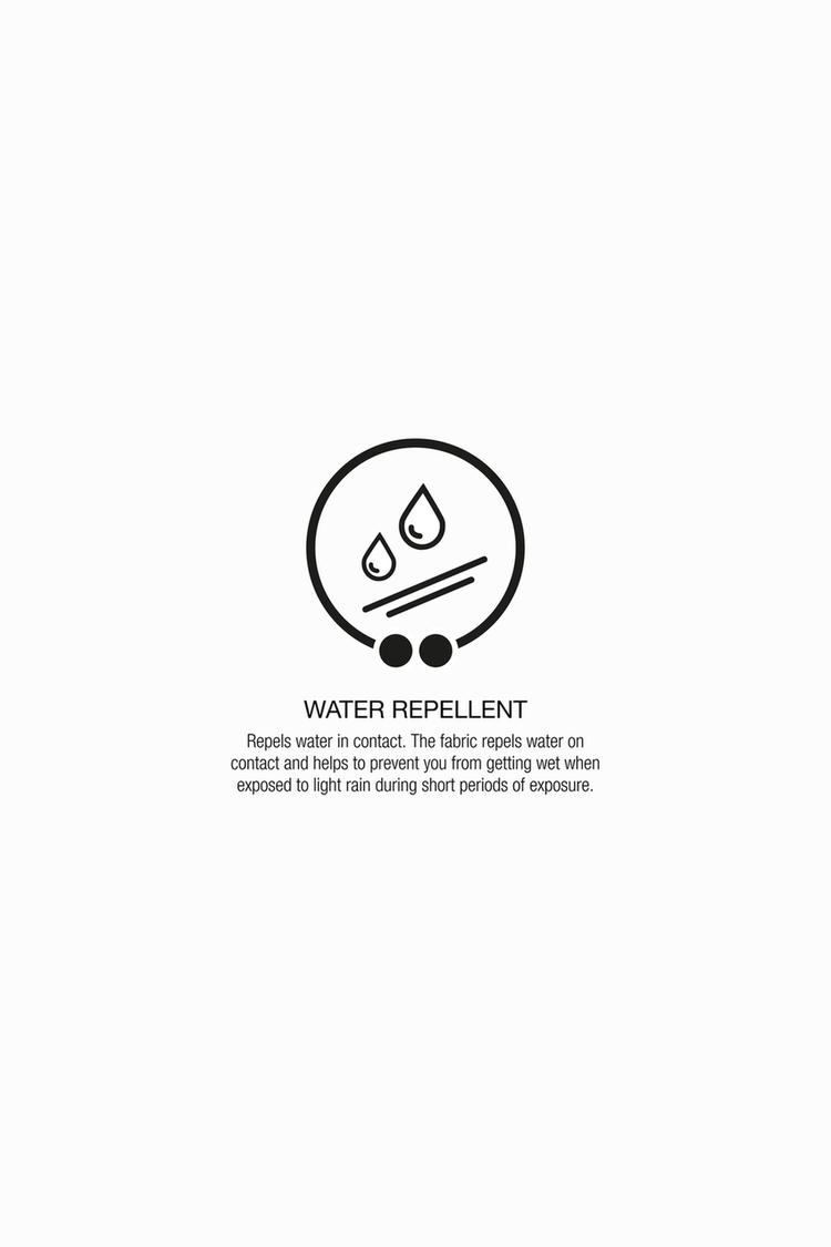 Chaqueta con capucha repelente al agua 7