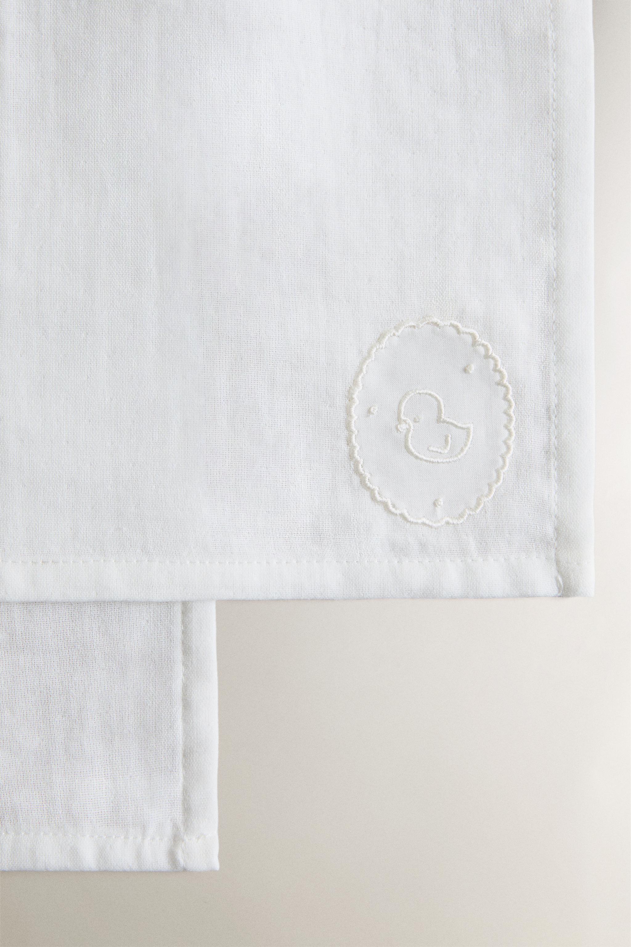 BABY EMBROIDERED MUSLIN CLOTH PACK (PACK OF 2)