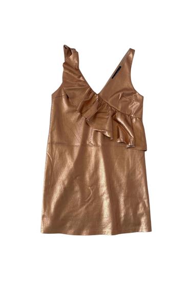 VESTIDO CORTO ROSA METALIZADO CON VOLANTE