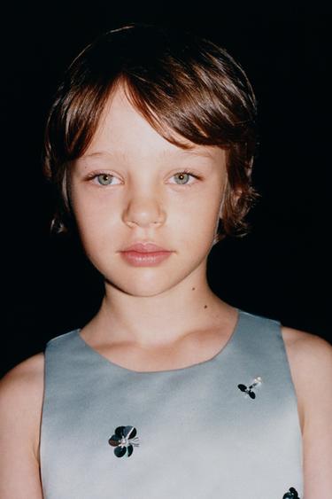 АТЛАСНОЕ ПЛАТЬЕ С ПАЙЕТКАМИ — СЕРЕБРИСТЫЙ от Zara