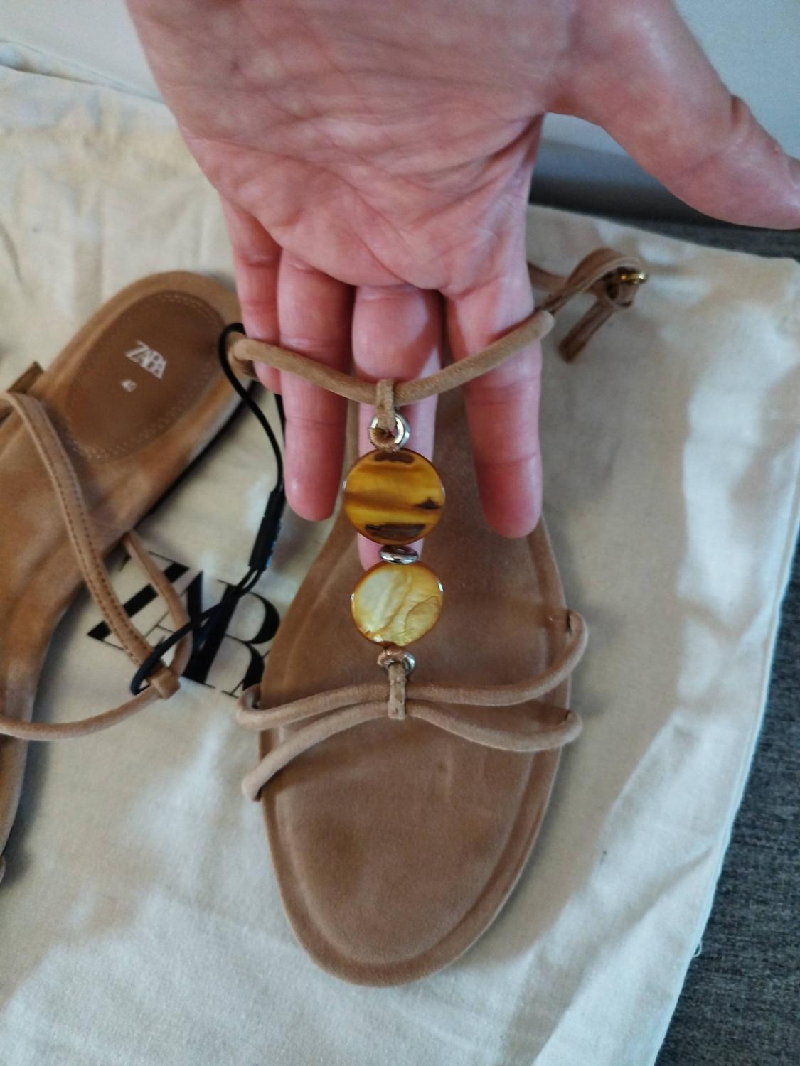 LEATHER STRAPPY SANDALS WITH EMBELLISHMENT - Image 3