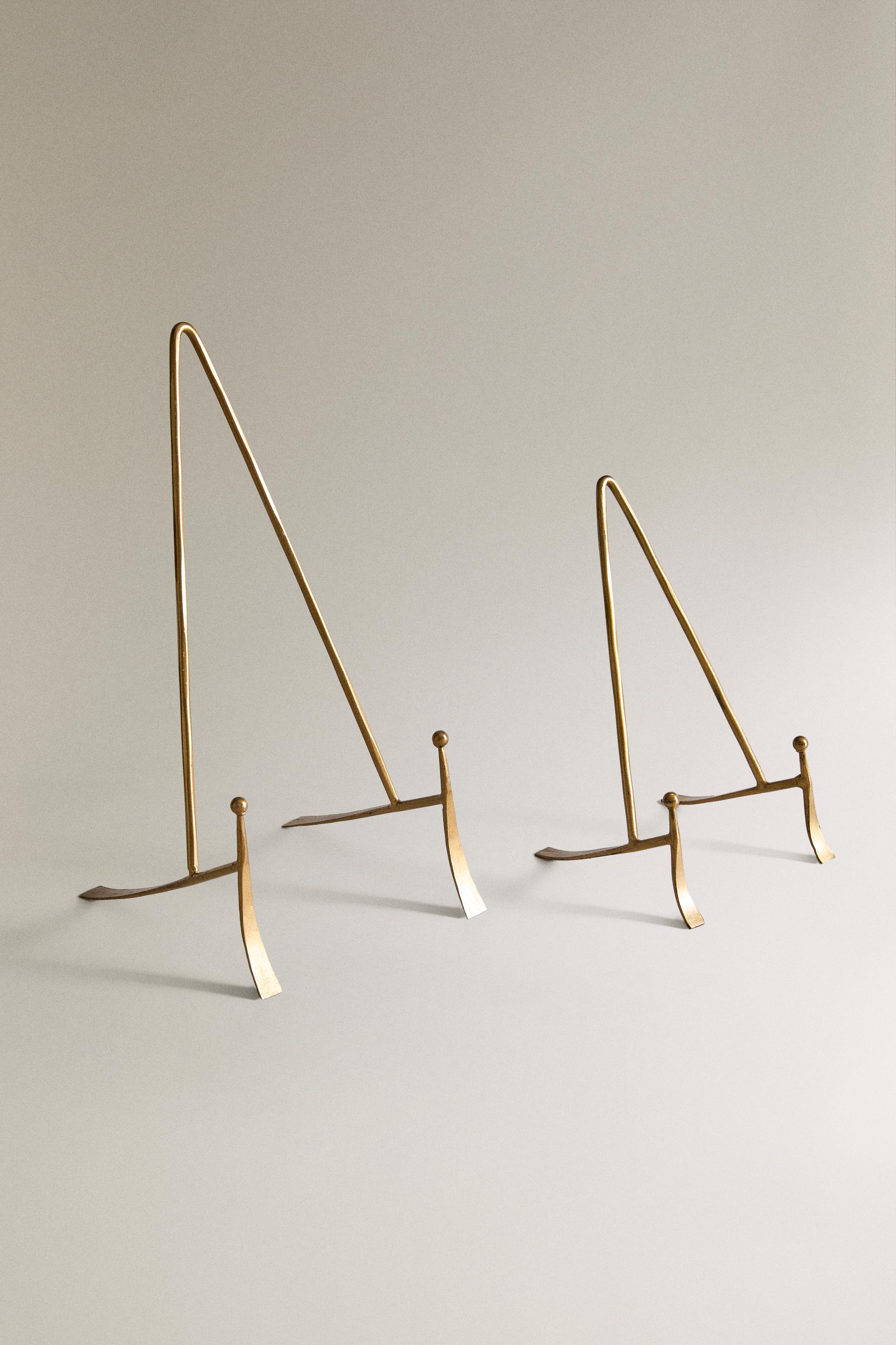 GOLD METAL DISPLAY STAND