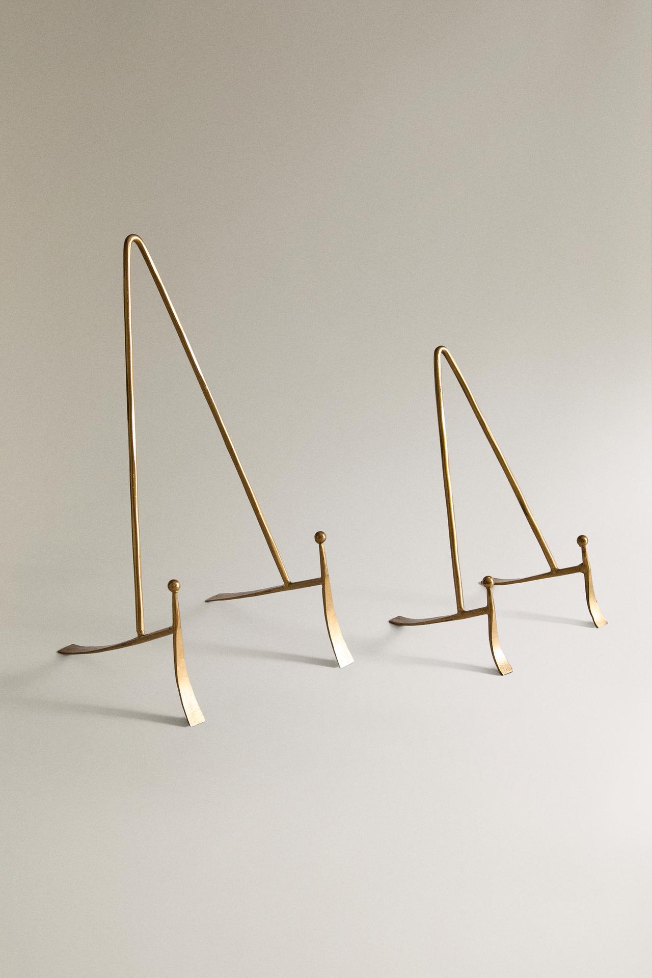 GOLD METAL DISPLAY STAND — Aged gold