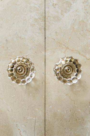 LOT BOUTONS DE PORTE ACRYLIQUE FLEUR (LOT DE 2) - 990 de Zara - Image 1