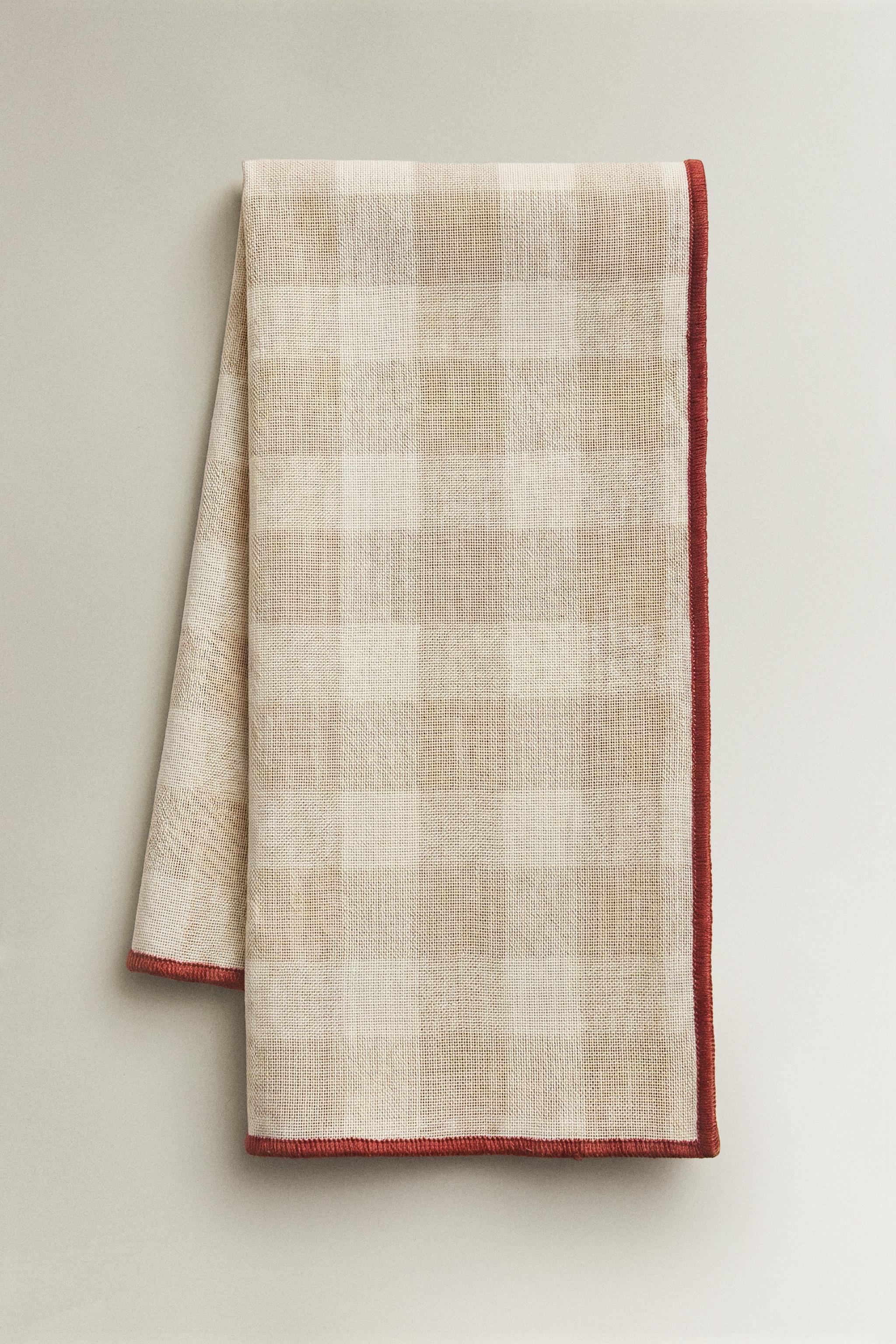 LOT DE 2 SERVIETTES DE TABLE CARREAUX SURPIQÛRES